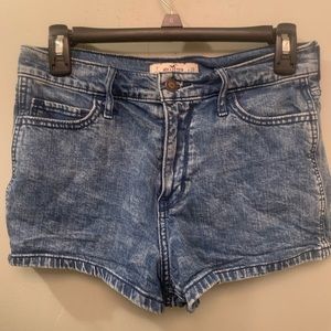 Hollister shorts size 28 or 7